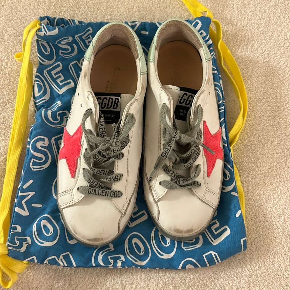 Kids Golden Goose Sneaker. Size 33